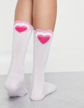 Load image into Gallery viewer, Heart Detail Socks In White
