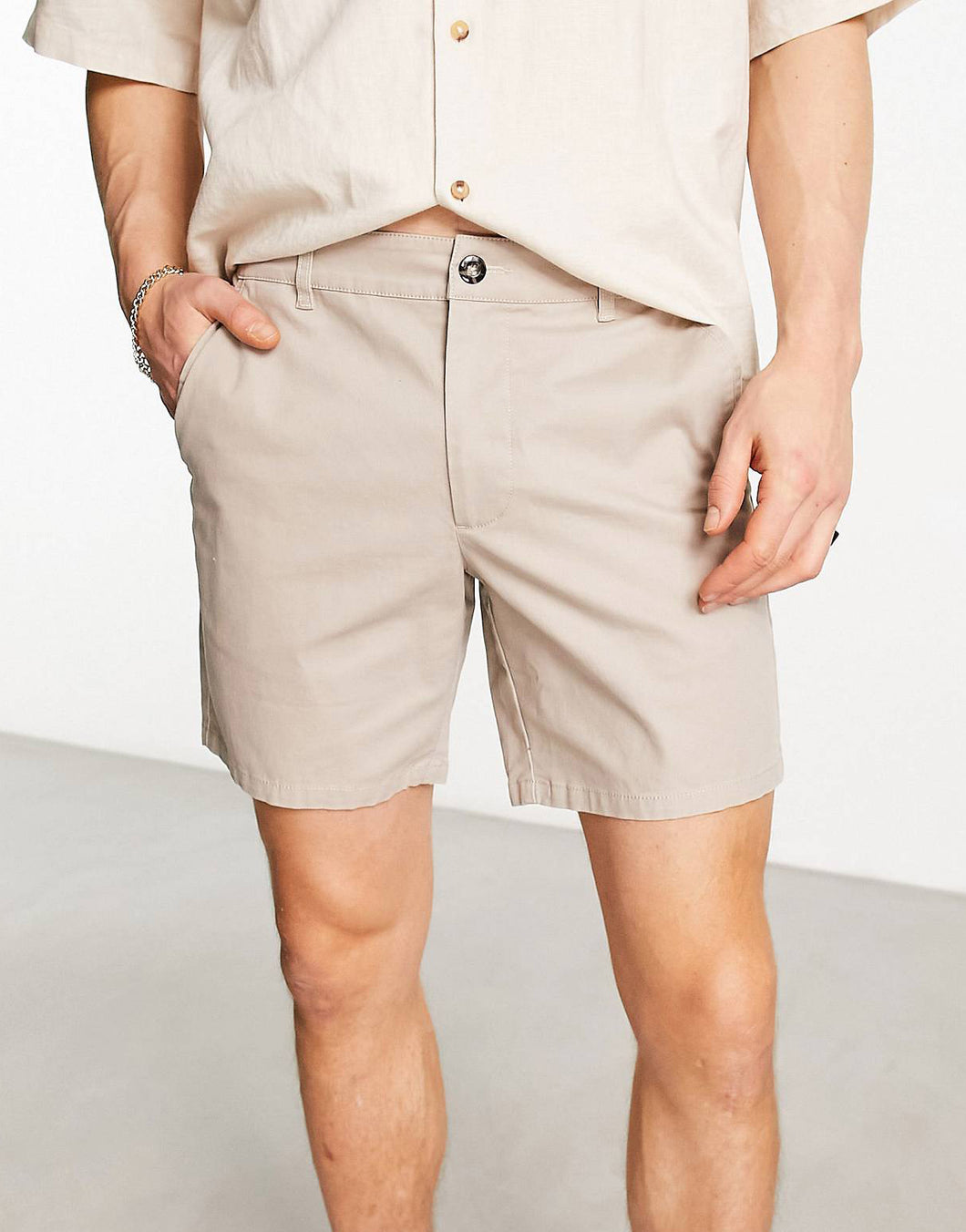 Men's Slim Chino Shorts In Mid Length In Beige - Beige