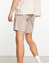 Load image into Gallery viewer, Men&#39;s Slim Chino Shorts In Mid Length In Beige - Beige
