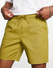 Load image into Gallery viewer, Men&#39;s Slim Chino Shorts In Mid Length In Khaki - Khaki
