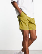 Load image into Gallery viewer, Men&#39;s Slim Chino Shorts In Mid Length In Khaki - Khaki
