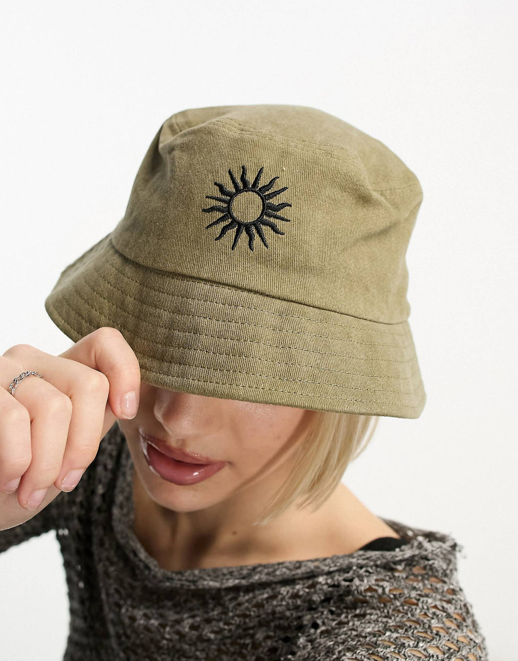 Washed Canvas 90S Sun Motif Bucket Hat In Washed Khaki