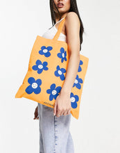 Load image into Gallery viewer, Flower Print Tote Bag In Orange
