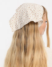 Load image into Gallery viewer, Headscarf In Floral Ditsy Print
