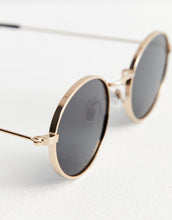 Load image into Gallery viewer, Men&#39;s Metal Round Sunglasses In Gold
