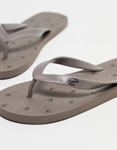 Load image into Gallery viewer, Men&#39;s Pool Side Flip Flops In Grey
