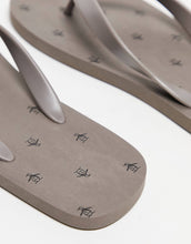 Load image into Gallery viewer, Men&#39;s Pool Side Flip Flops In Grey
