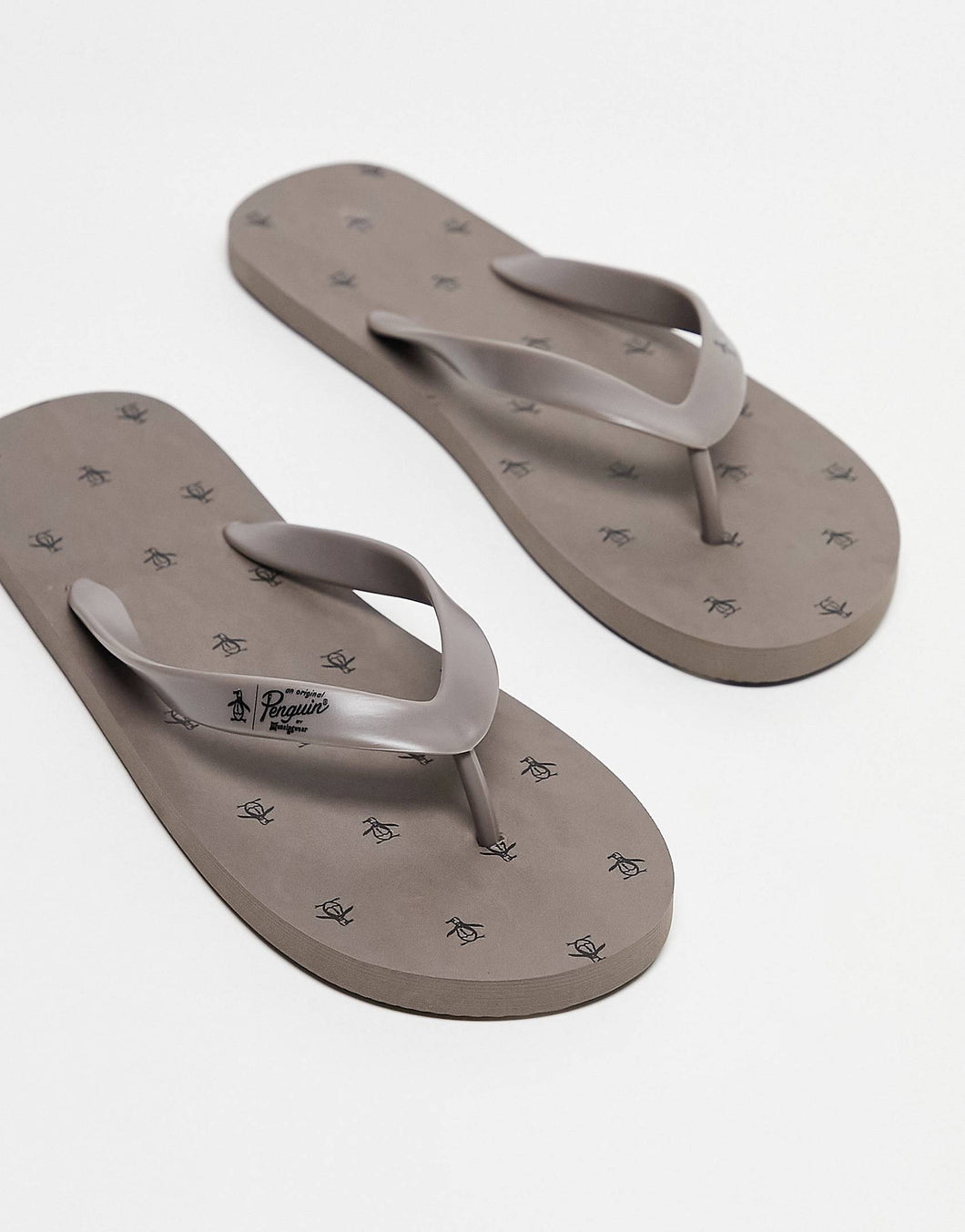 Men's Pool Side Flip Flops In Grey