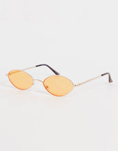 Load image into Gallery viewer, Women&#39;s Round Sunglass With Orange Lens
