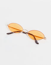 Load image into Gallery viewer, Women&#39;s Round Sunglass With Orange Lens
