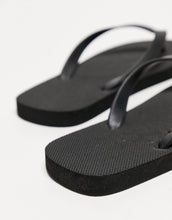 Load image into Gallery viewer, Men&#39;s Wide Fit Flip Flops In Black
